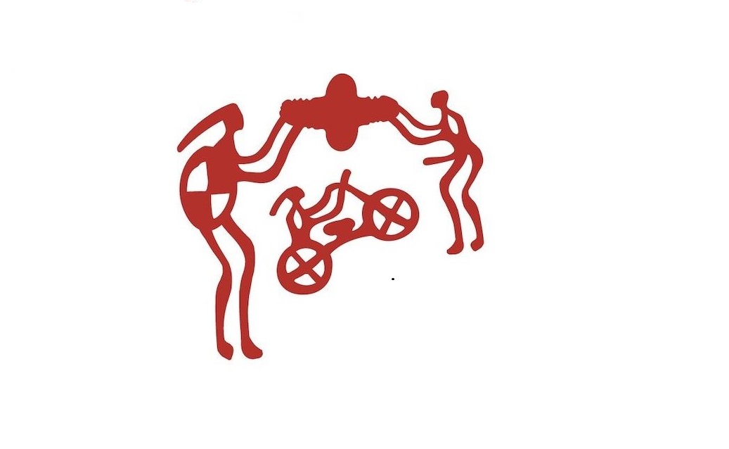 Bild på runristning föreställande två människor hållandes en boxermotor ovanför en motorcykel